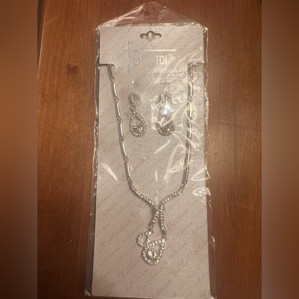 Toi Collection Rhinestone Necklace & Earring Set